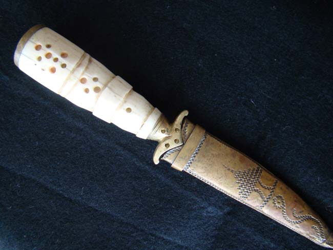 A carved bone handled knife, probably sailor-made, circa 1850 — image 2